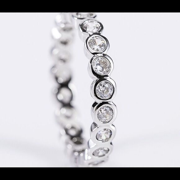 Beautiful Sterling Silver Eternity Ring - Picture 3 of 5